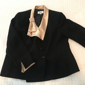 💫Gorgeous Le Suit Black/Gold Blazer